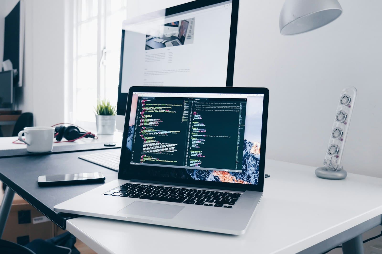 Quellcode auf einem Monitor in einer Entwicklungsumgebung